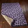 Tapis absorbant violet avec motifs pattes pour chien